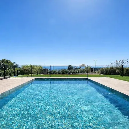 Indigo - Sea View, Pool And 50 M Away